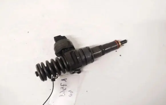 Skoda Octavia Mk2 (1Z) Fuel injector 038130073a