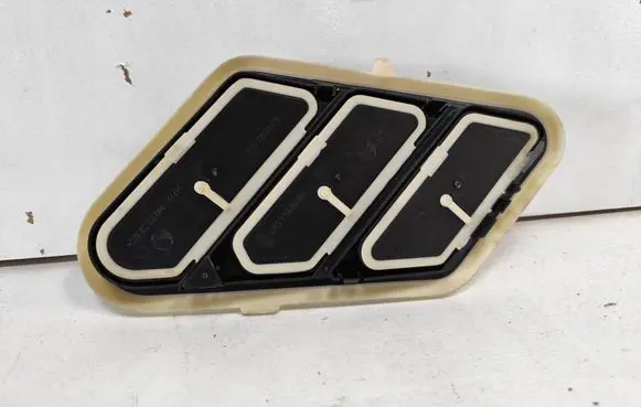 Peugeot Rifter Quarter panel pressure vent 9818354180 87878U03