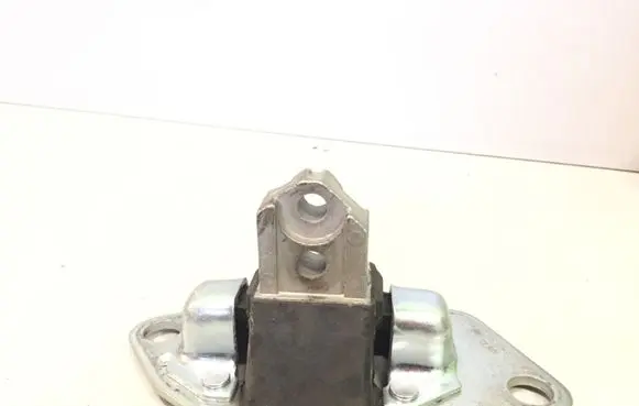 Volvo V70 Engine mounting bracket