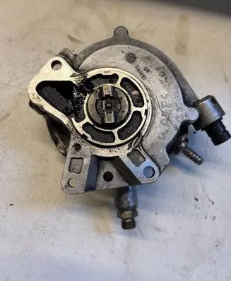 Volkswagen Touareg I Vacuum pump 070145209F
