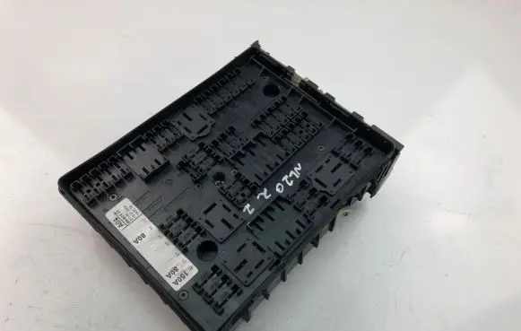 Volkswagen Golf V Fuse box set 1K0937124H