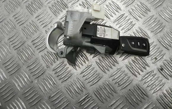 Toyota Avensis T270 Ignition lock 8978305030 M4896