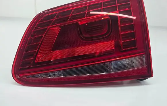 Tailgate rear/tail lights