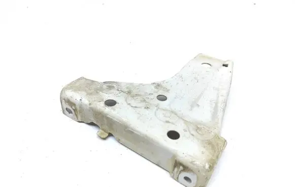 Toyota Land Cruiser (J200) Fender mounting bracket