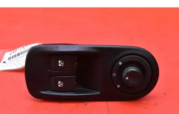 Renault Mascott Electric window control switch 8200206602