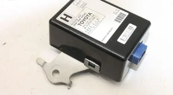 Toyota Yaris Keyless (KESSY) go control unit/module 897400D100