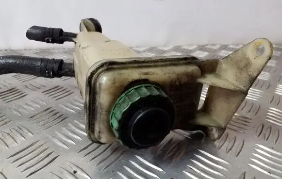 Power steering fluid tank/reservoir