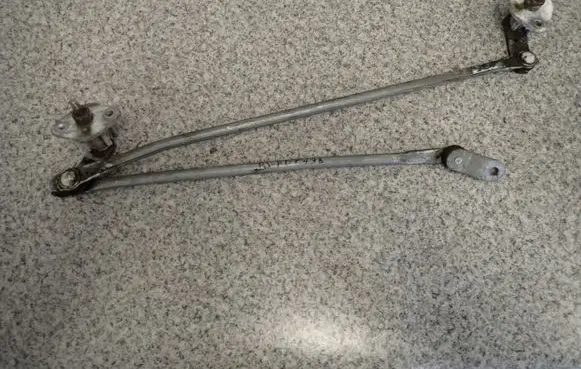 Mazda 323 Front wiper linkage