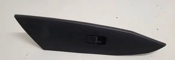 Mazda 3 II Electric window control switch BBM4684 1340T2 66370