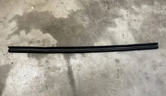 Porsche Macan (95B) Engine compartment rubber 95B823737