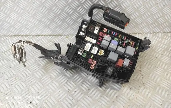 Toyota Auris E180 Fuse box set