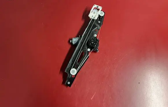 Regulador de puerta trasera con motor