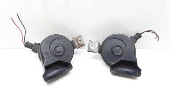 Volvo S70 V70 V70 XC Horn signal 30744029 30744030