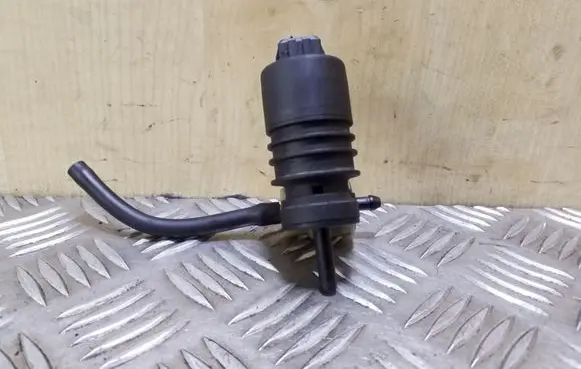 Volkswagen Multivan T4 Windscreen/windshield washer pump