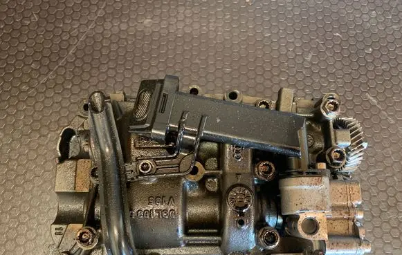 Volkswagen PASSAT B6 Oil pump balance shaft 03L103535 5357125