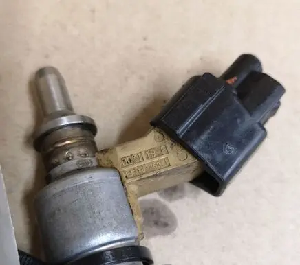Toyota Avensis T250 Fuel injector 2371026011