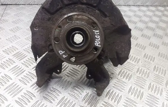 Volkswagen Polo IV 9N3 Front wheel hub spindle knuckle