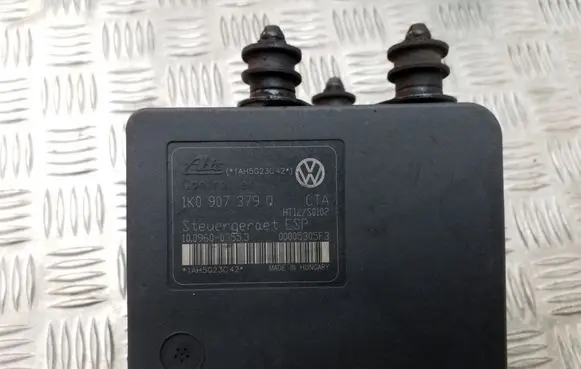 Volkswagen Golf V ABS Pump 1K0907379Q 1K0614517M