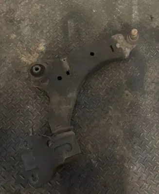 Front lower control arm/wishbone