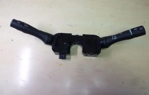 Wiper turn signal indicator stalk/switch