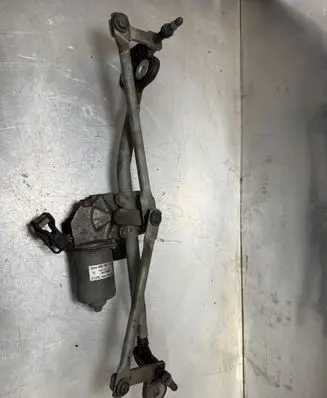 BMW X5 E70 Front wiper linkage and motor 7200536