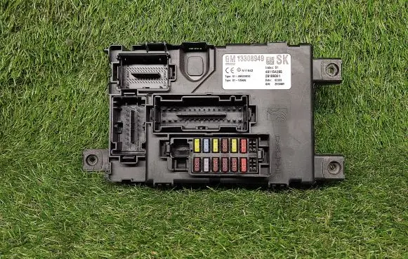 Opel Corsa D Power management control unit 13308949 13308949SK
