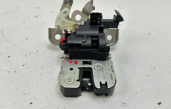 Audi A5 Sportback 8TA Tailgate/trunk/boot lock/catch/latch 8K9827505A