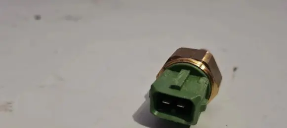 Ford Mondeo MK II Coolant temperature sensor 96FB10884AA