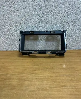 Land Rover Range Rover Sport L494 Radio/GPS head unit trim GX63047A04A F4497