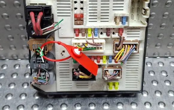 Renault Laguna III Fuse module S27635068 284B66052R