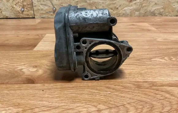 Volkswagen PASSAT B6 Throttle valve 03G128063B