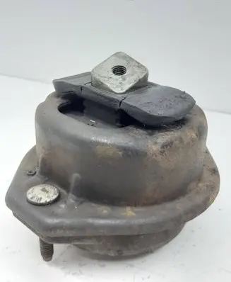 Engine mount bracket