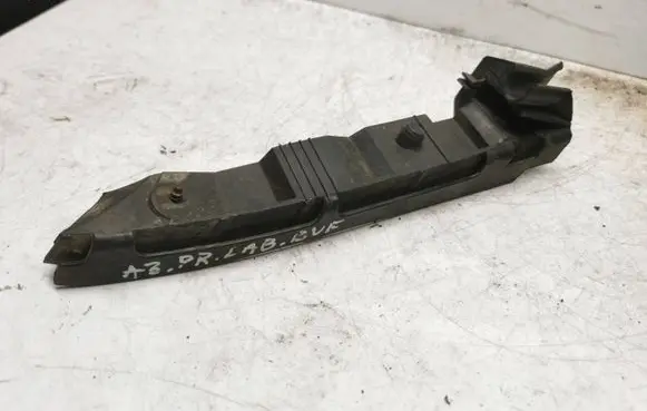 Audi A3 S3 8L Front bumper mounting bracket 8l0807184