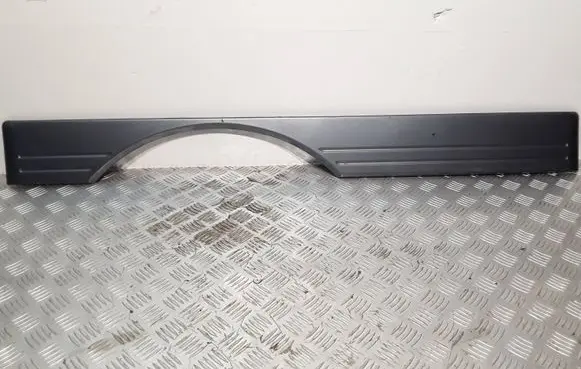 Tailgate trim