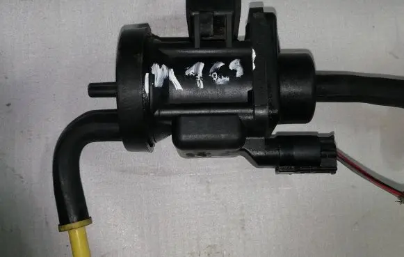 Mercedes-Benz E W212 Turbo solenoid valve A0005450427