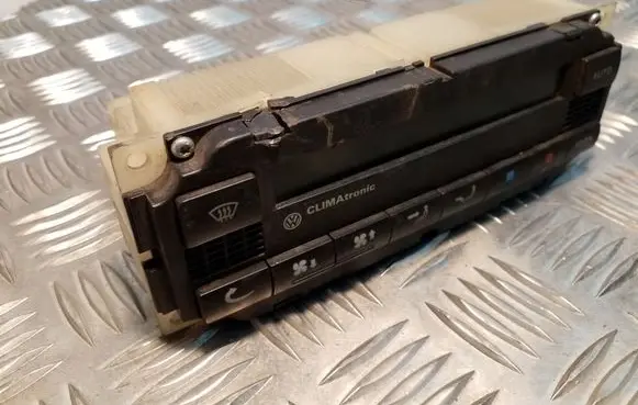 Volkswagen PASSAT B5.5 Climate control unit 3B1907044