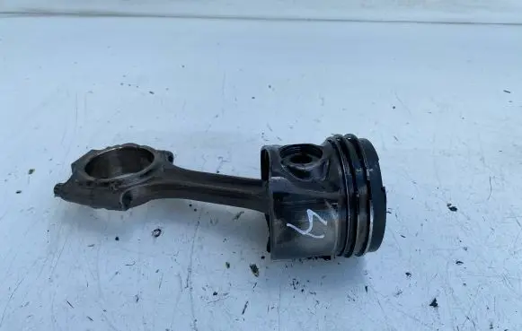 Volvo V70 Piston with connecting rod