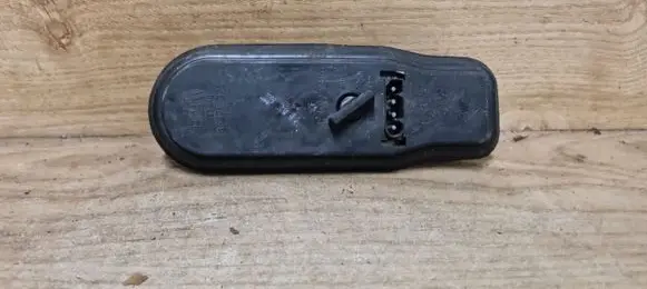 BMW 5 E39 Tail light bulb cover holder 8371324