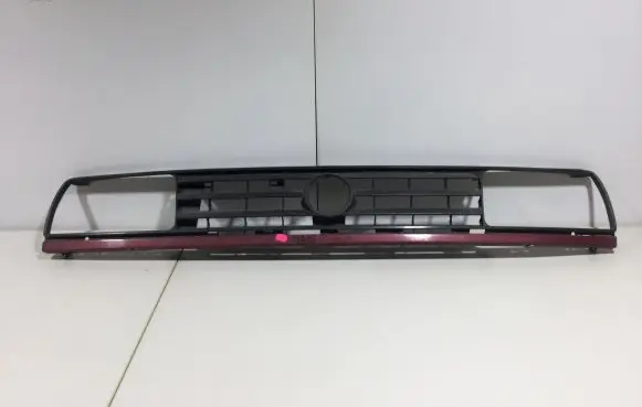 Volkswagen Jetta II Front bumper upper radiator grill 165853653E