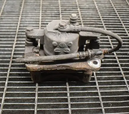 Toyota Prius (XW30) Front brake caliper