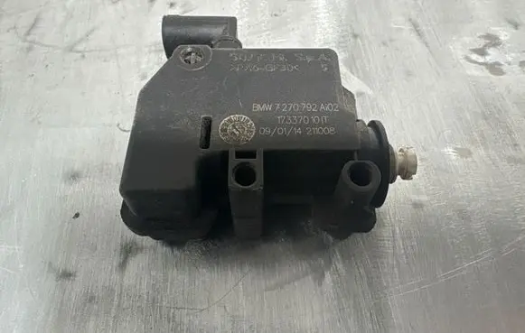 BMW 5 E60 E61 Fuel tank cap lock motor 7270792