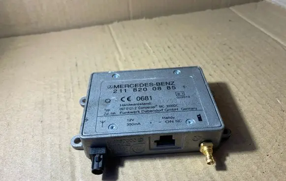 Mercedes-Benz E W211 Antenna control unit 2118200885 09701212