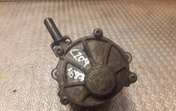 Mercedes-Benz C W204 Vacuum pump