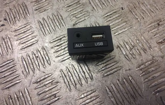 Hyundai i10 USB socket connector 96120-B9100
