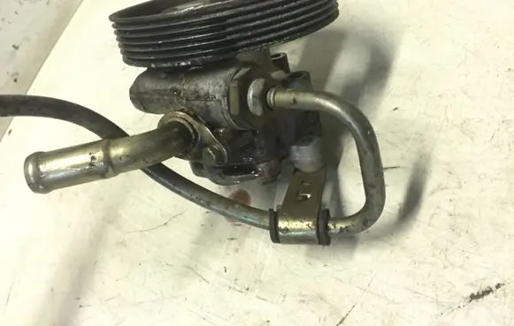 Mazda 2 Power steering pump 2S6C3A696
