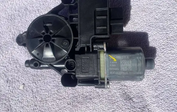 Seat Ateca Rear door window regulator motor 5Q0959811A