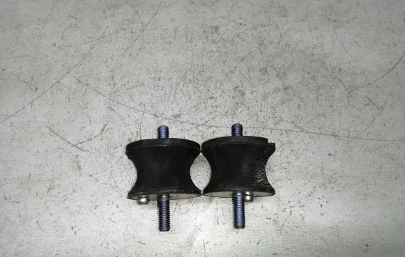 BMW 5 E39 Gearbox mount 1137817 23711137817