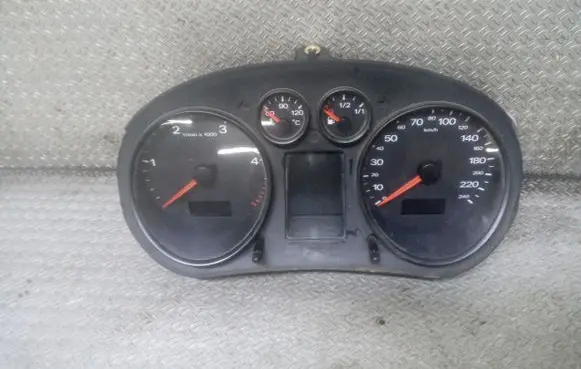Audi A2 Speedometer (instrument cluster) 8Z0920930 81117994