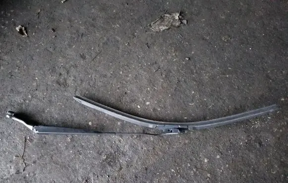 Nissan Primera Windshield/front glass wiper blade 