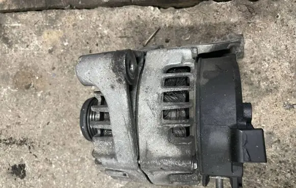 BMW 3 F30 F35 F31 Generator/alternator 7823343 2607244D